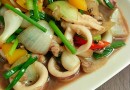 ปลาหมึกผัดพริกไทยดำ