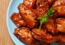 ปีกกลางไก่ทอดซอสแดง