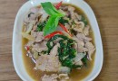 สันในหมูผัดใบโหระพา