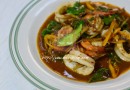 กุ้งและปลาหมึกผัดฉ่า (with sauce)